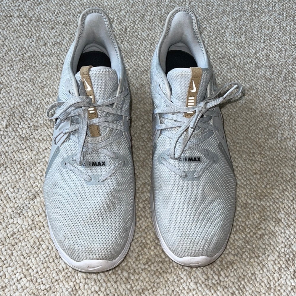 Nike AirMax Sneaker Men size 10.5 / Womens size 12